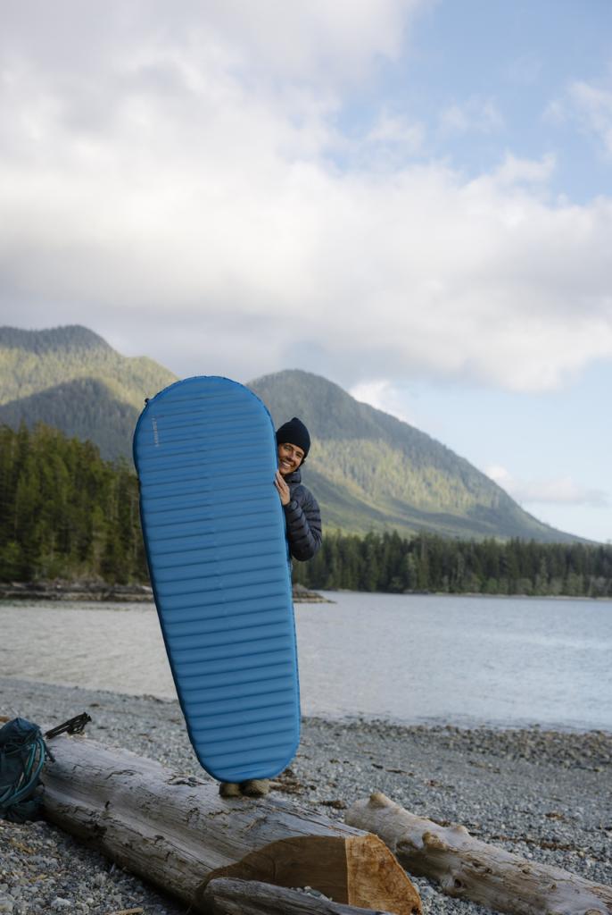 TRAIL PRO Regular Tide samonafukovací karimatka modrá 183x51x7,6