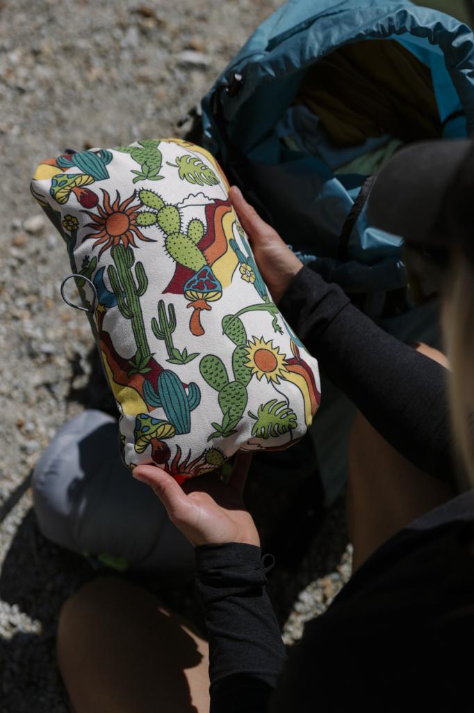 COMPRESS PILLOW CINCH Regular Desert polštářek potisk poušť