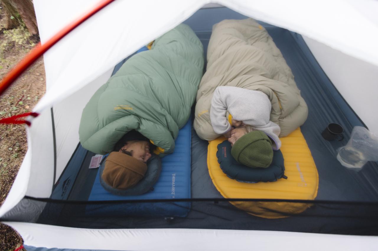 CORUS 32F/0C Regular Twill péřová přikrývka hnědožlutá