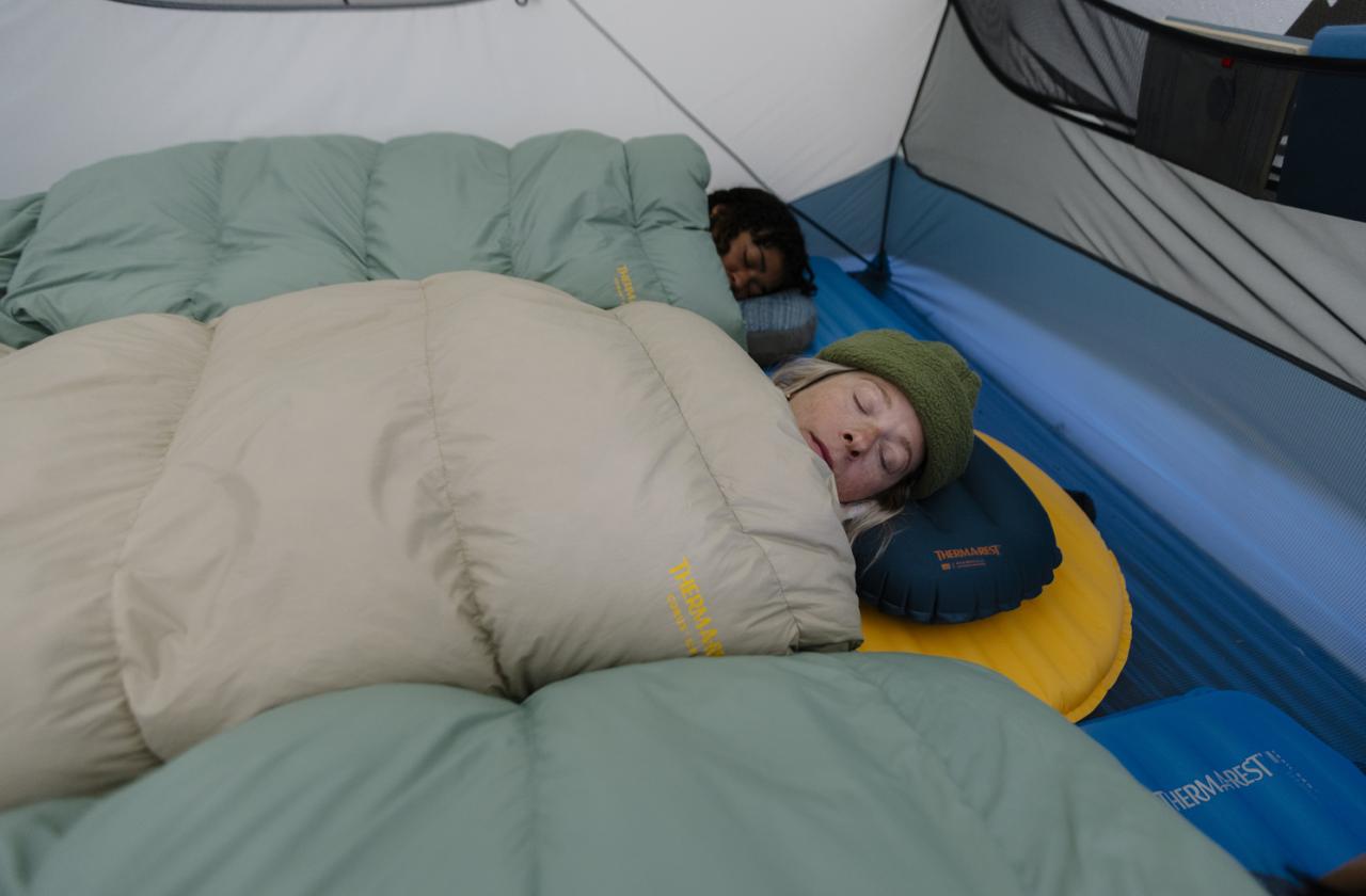 CORUS 32F/0C Regular Twill péřová přikrývka hnědožlutá