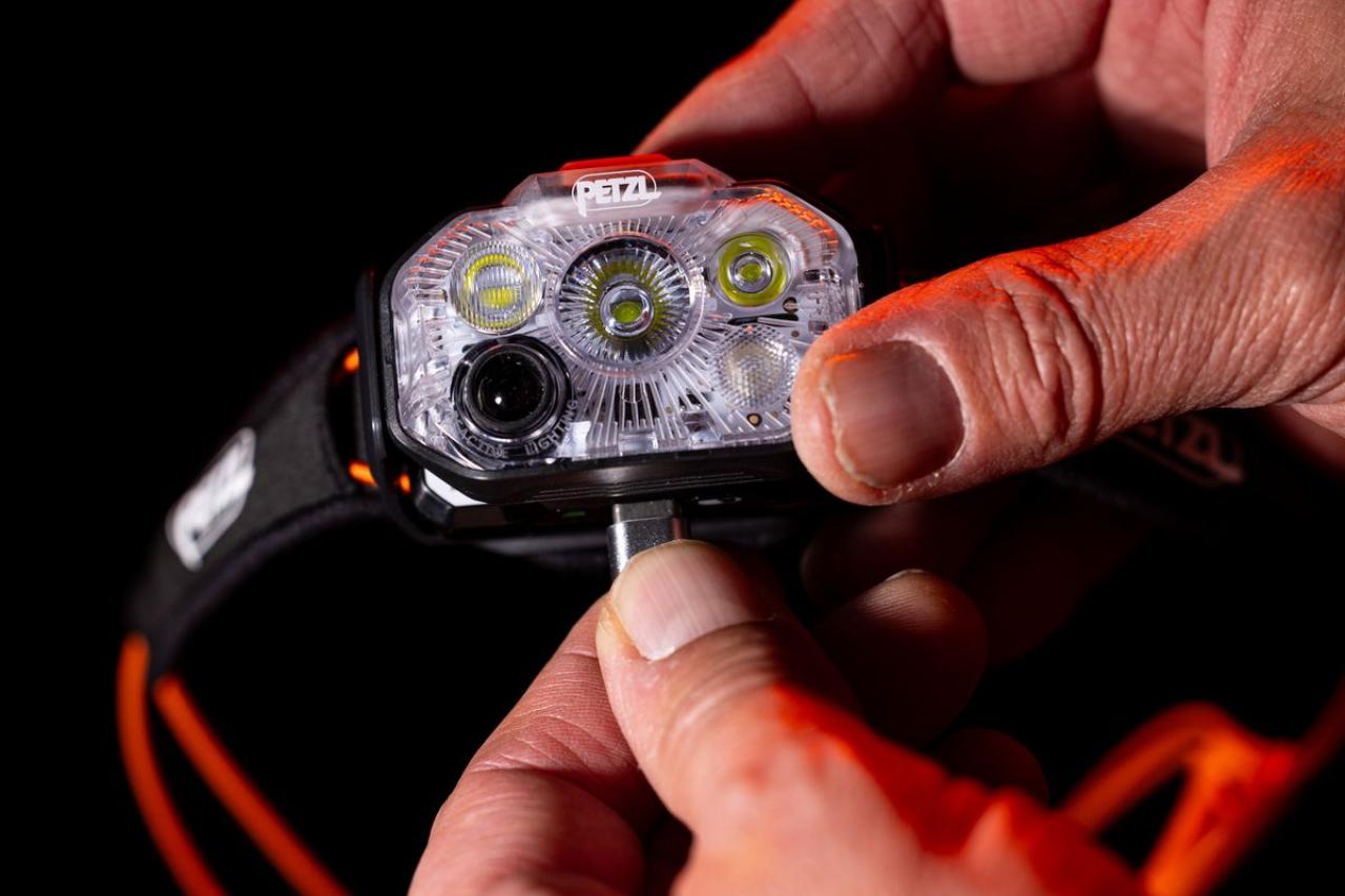 SWIFT RL BLACK/ORANGE 2026 svítilna černo-oranžová