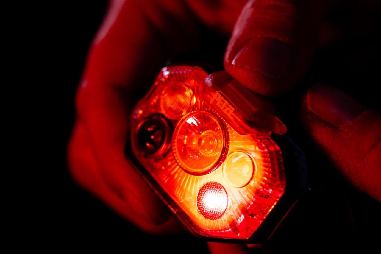 SWIFT RL BLACK/ORANGE 2026 svítilna černo-oranžová