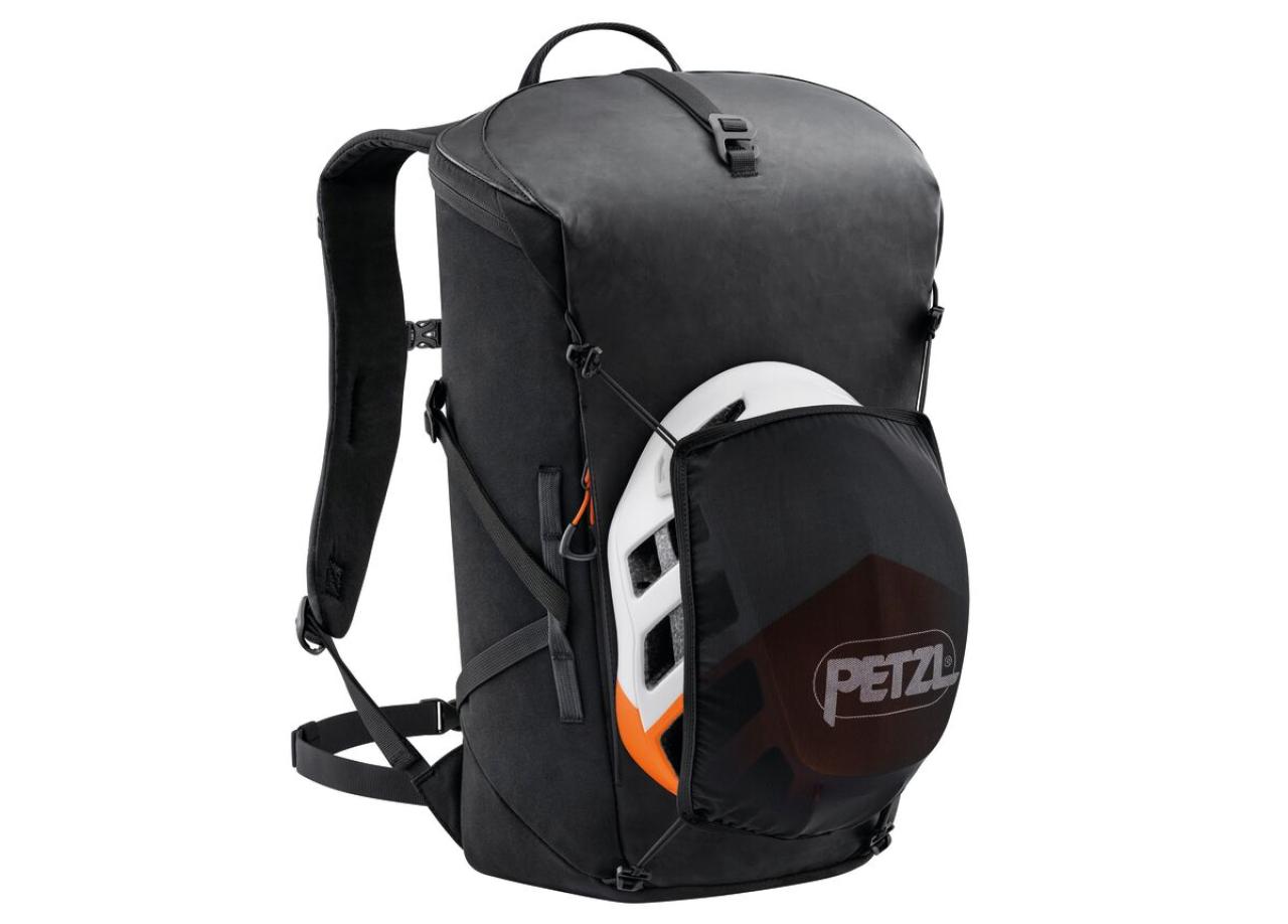 BUG BLACK lezecký batoh 18L Petzl černý