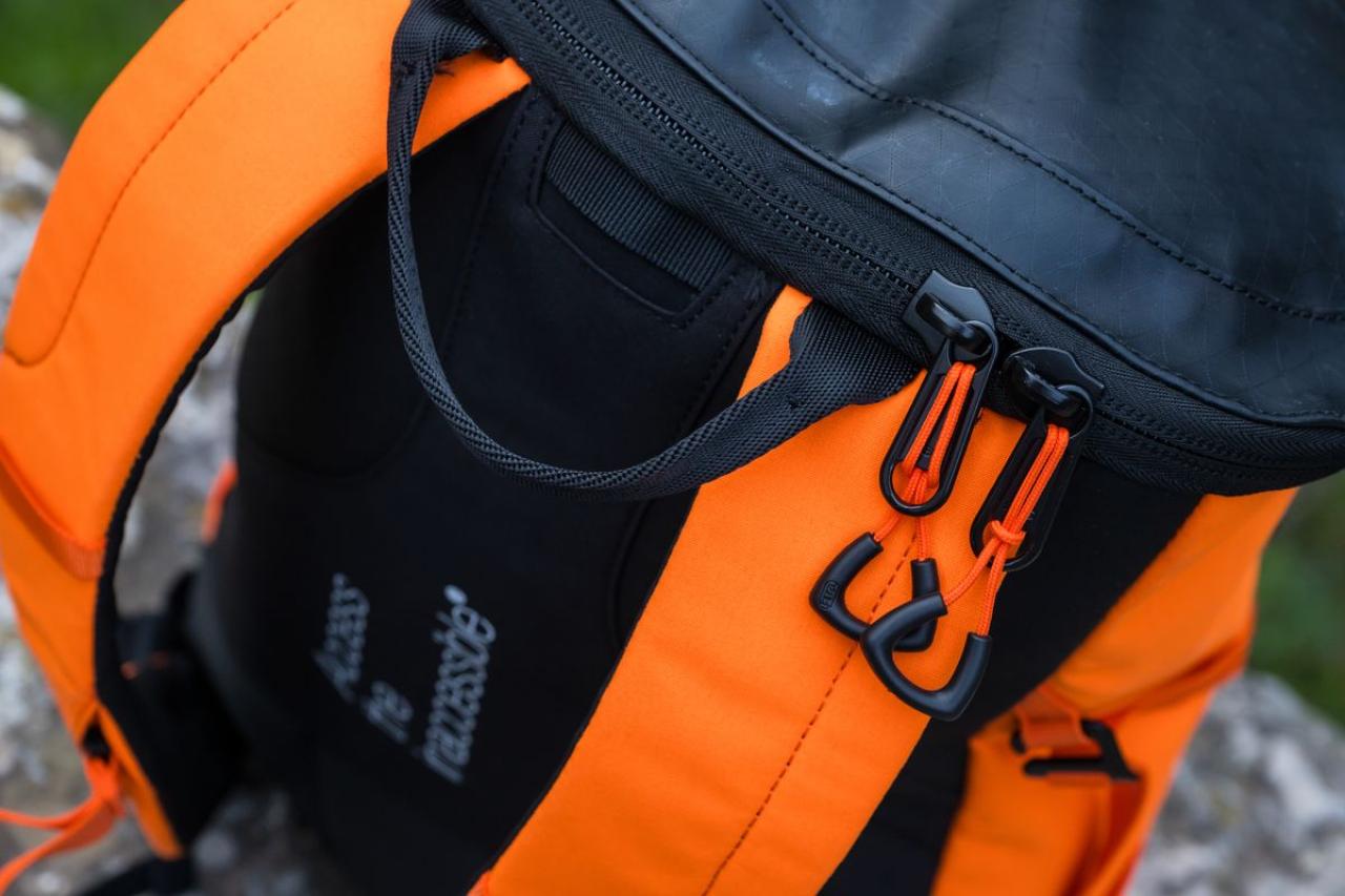 BUG ORANGE lezecký batoh 18L Petzl oranžový