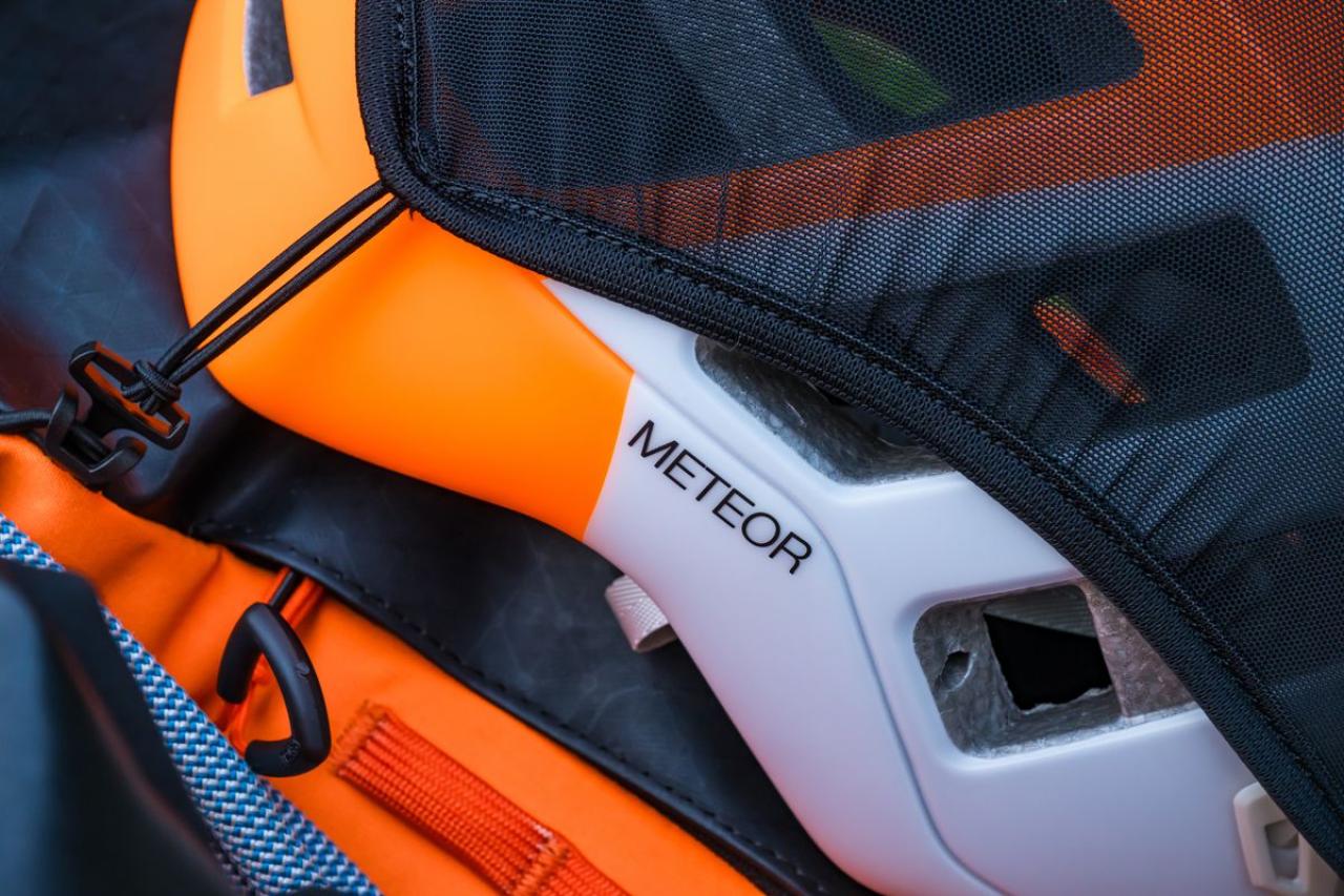 BUG ORANGE lezecký batoh 18L Petzl oranžový