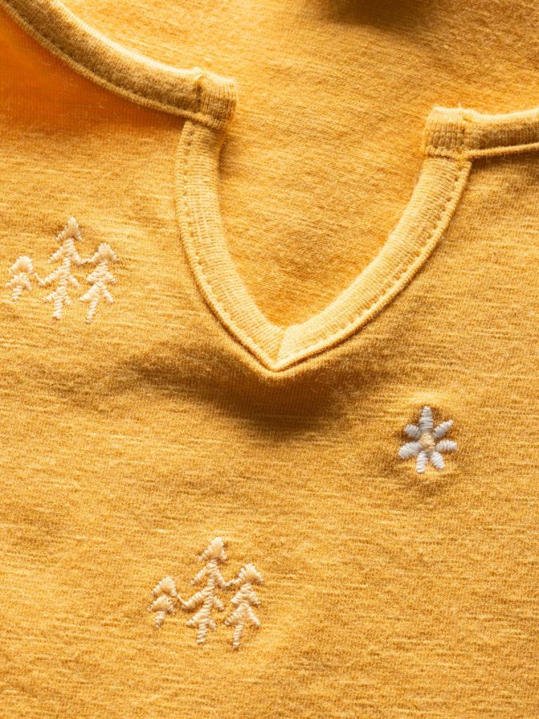 KALNIK FOREST AND FLOWERS-OCHRE-36 dámské tričko s dlouhým rukávem okrové