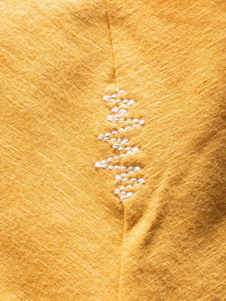 KALNIK FOREST AND FLOWERS-OCHRE-36 dámské tričko s dlouhým rukávem okrové